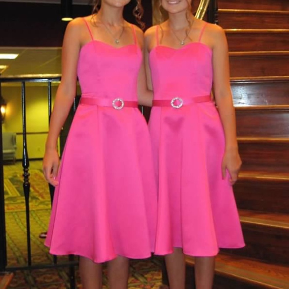2 BRIDESMAID DRESSES - Picture 2 of 6